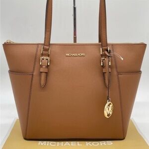 Michael Kors Charlotte Tote Shoulder
Bag Luggage